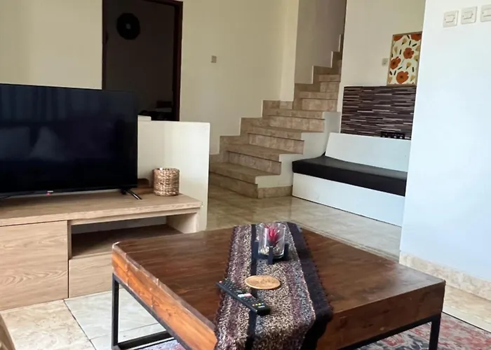 Holiday home 3br 3ba Nyoman House Near Gwk Cultural Park And Beaches *